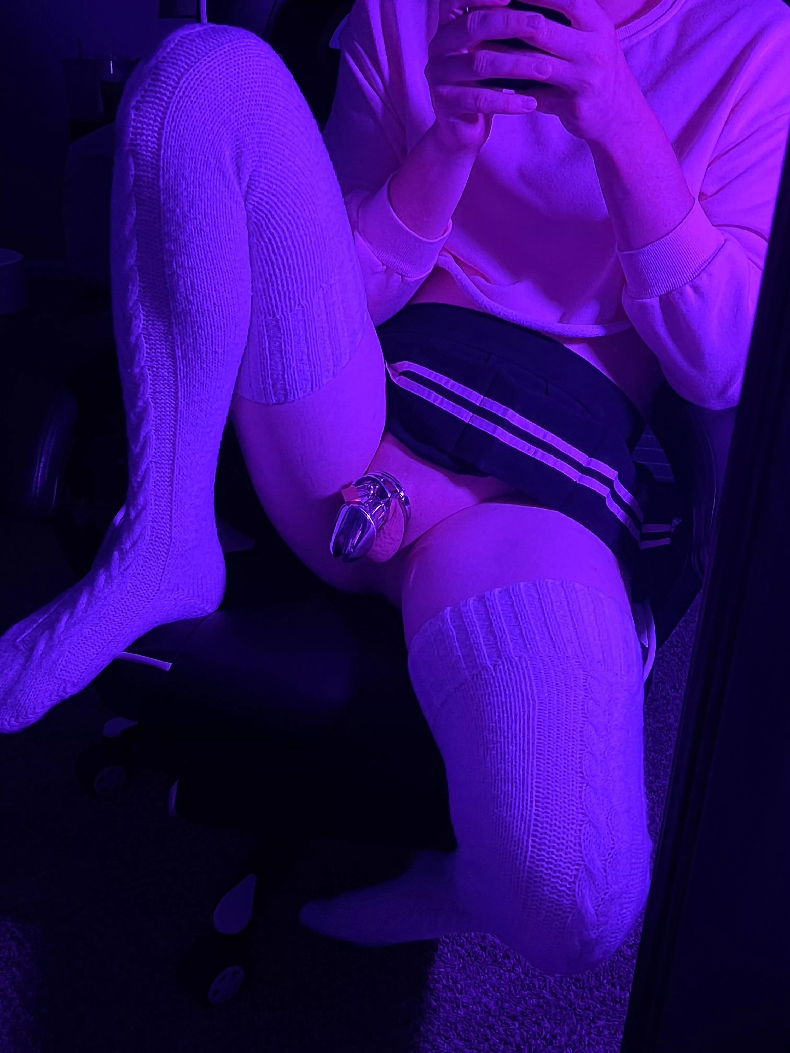 This cage is too big 😣