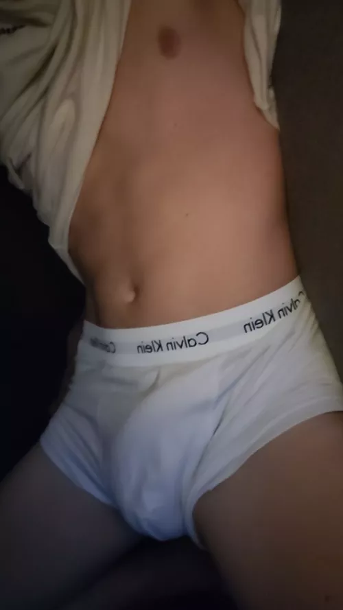 18 fit looking for someone fit under 22. Add hotboyy2004 on Snapchat