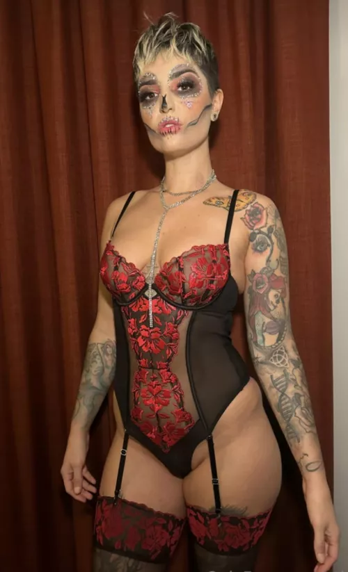 Do you like my outfit and makeup?