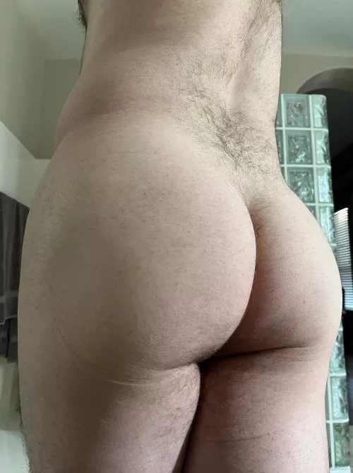 Feeling kinda femme today; do my curves give that vibe?