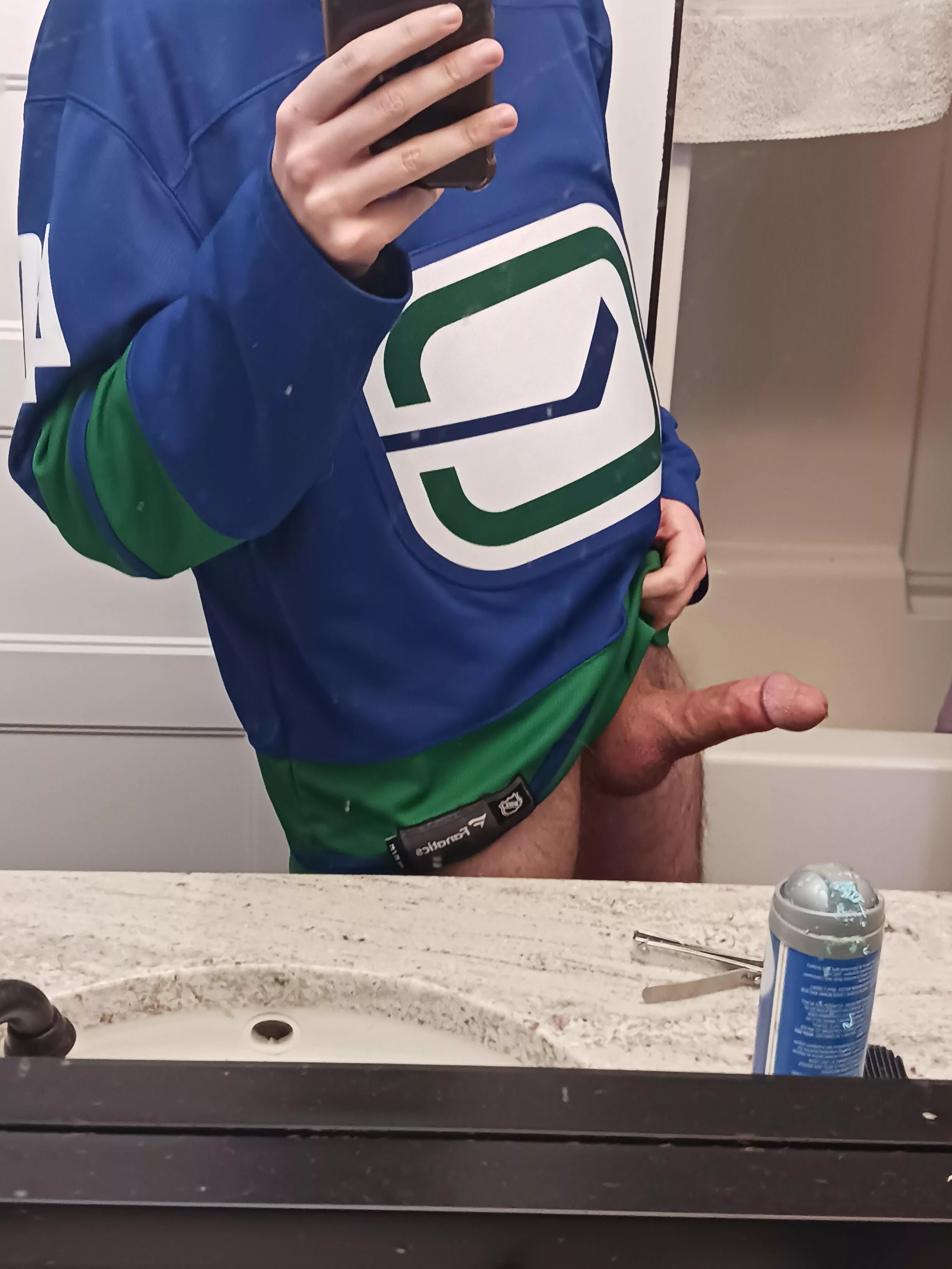 Go Canucks! Please don't lose to the Sharks! 🙏