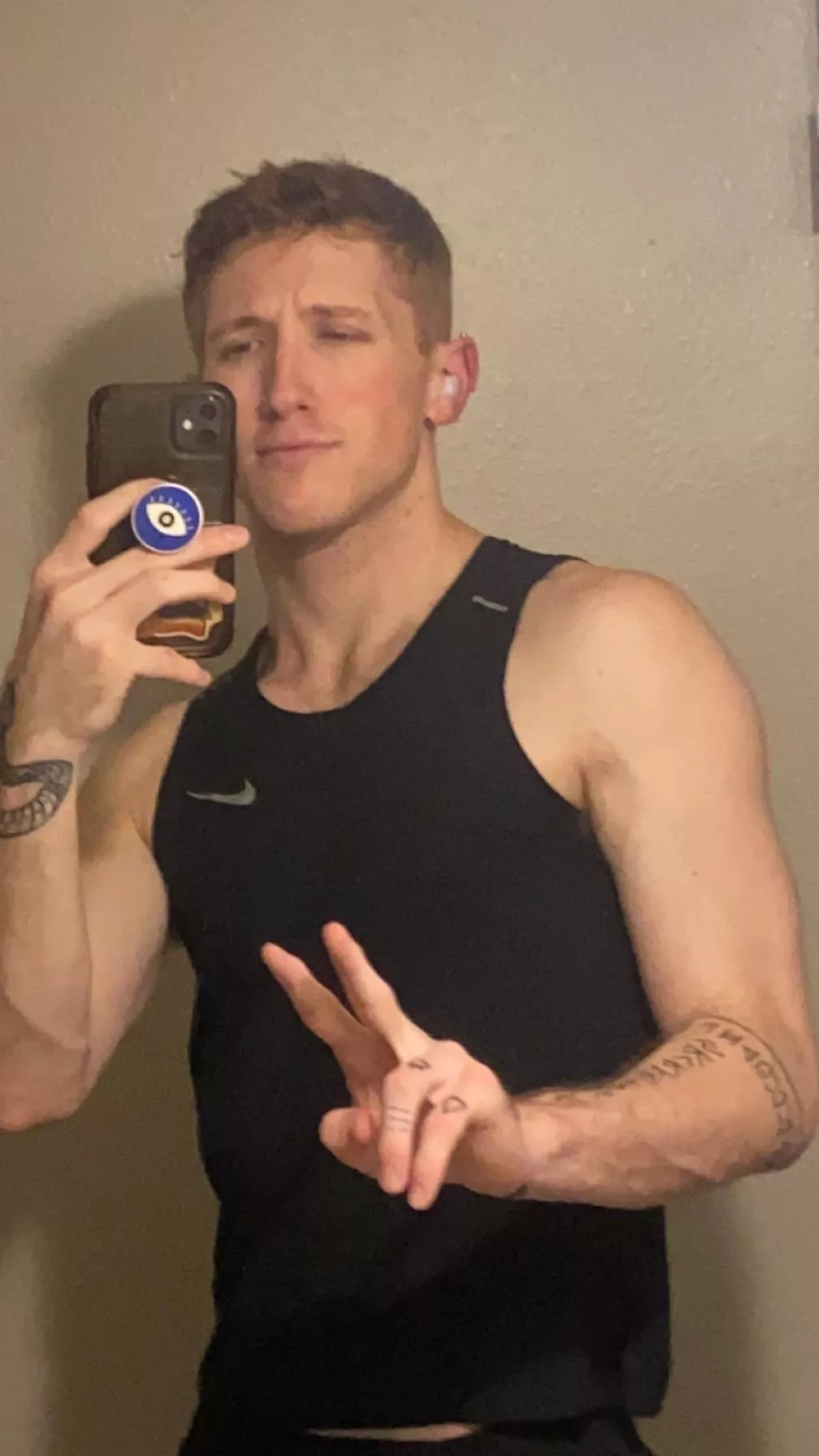 Going to the gym sucks but I’m trying more :) Going to the gym sucks but I’m trying more :)