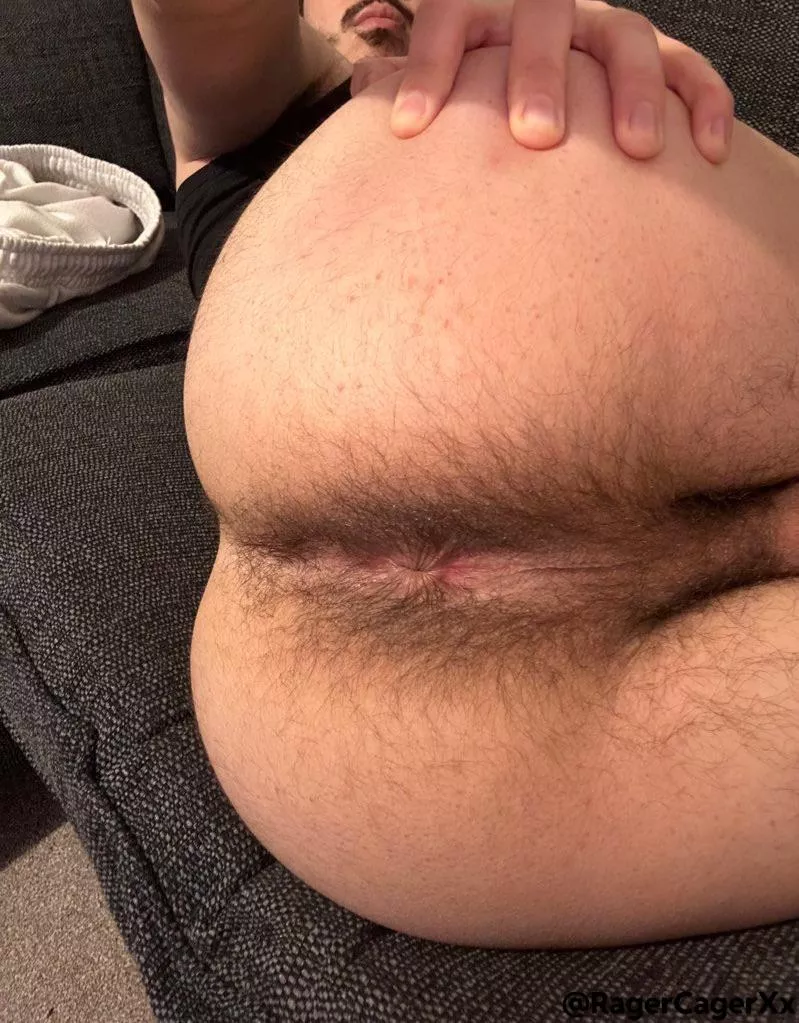 Happy Saturday, wanna spend pounding my hairy hole?