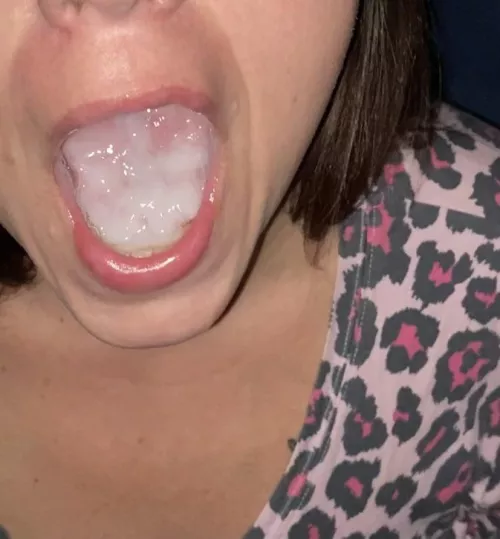 Husband floods my mouth with his massive cumshot again. Good Lord 😍🤤