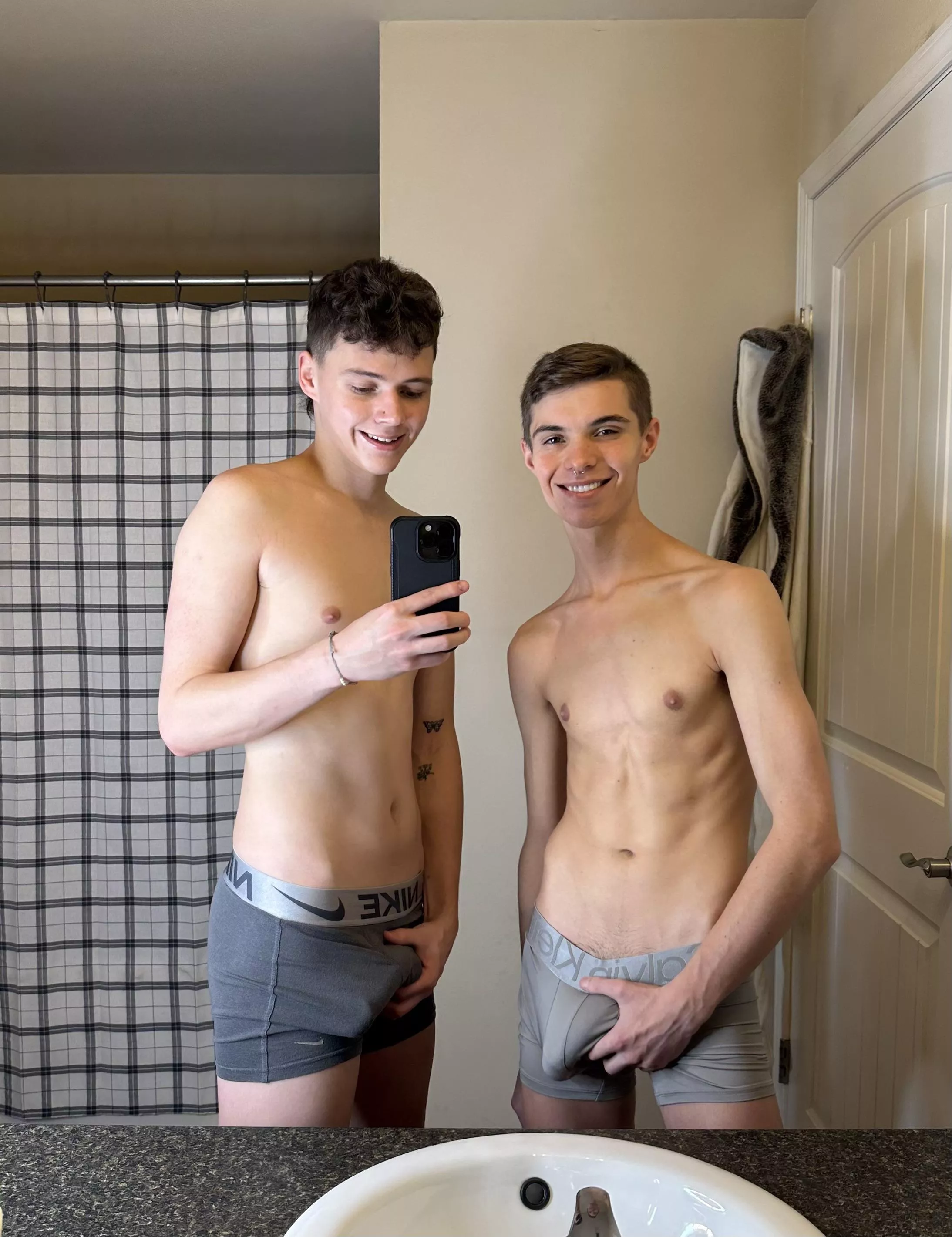 Left or right… take your pick👀