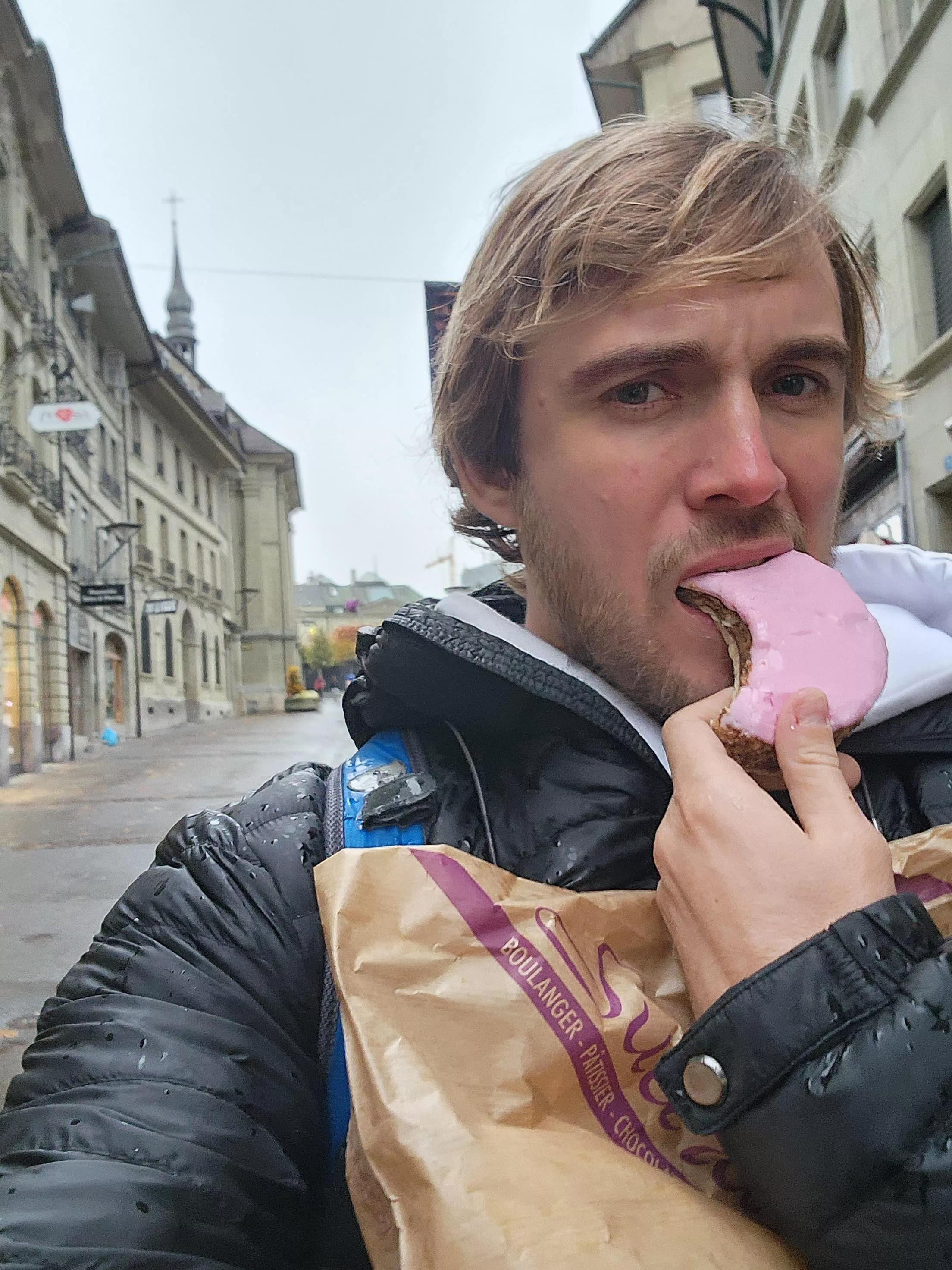 Let's eat pastries together 😊 Let's eat pastries together 😊