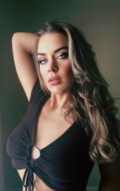 Need a mature woman in your life? F37