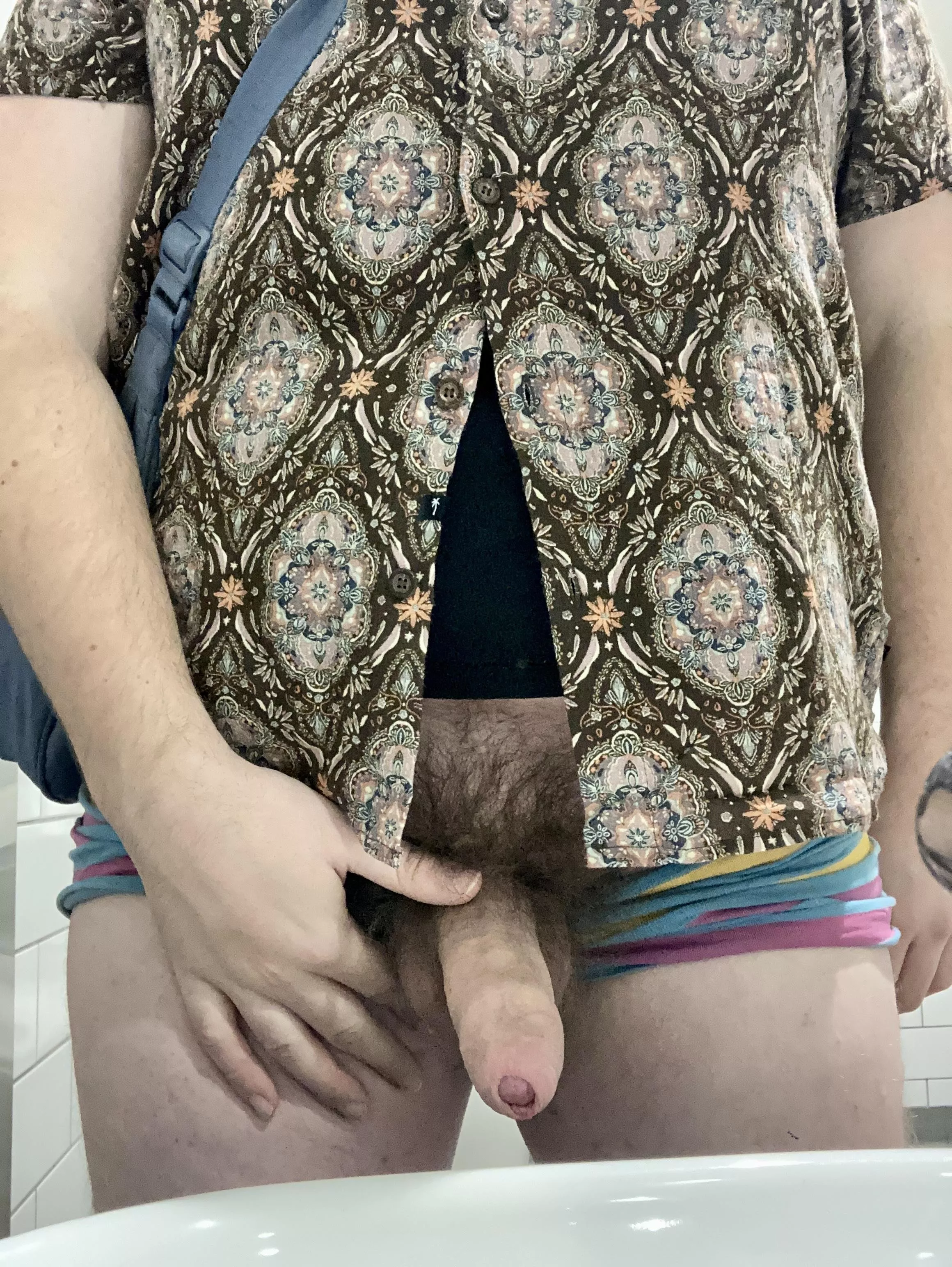 Quick snap at the men’s toilet sinks (M24)