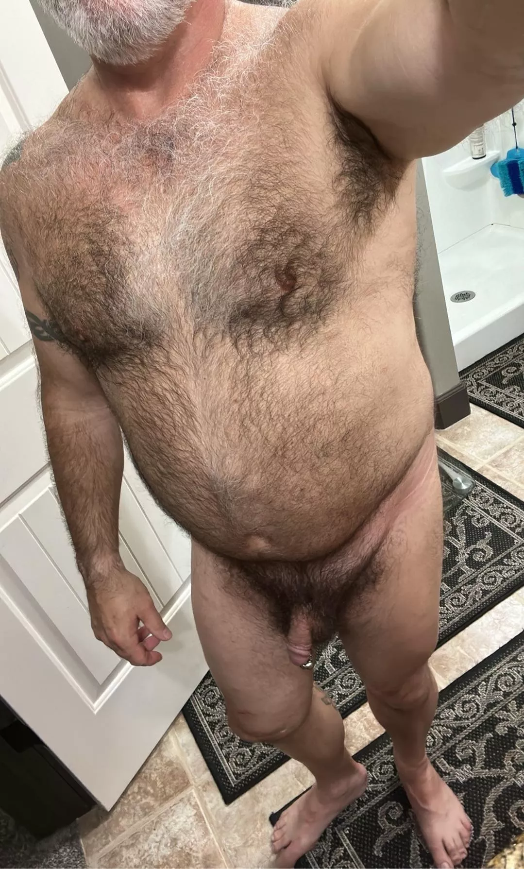 Still a bit damp from the shower. How am I doing, men? (58)