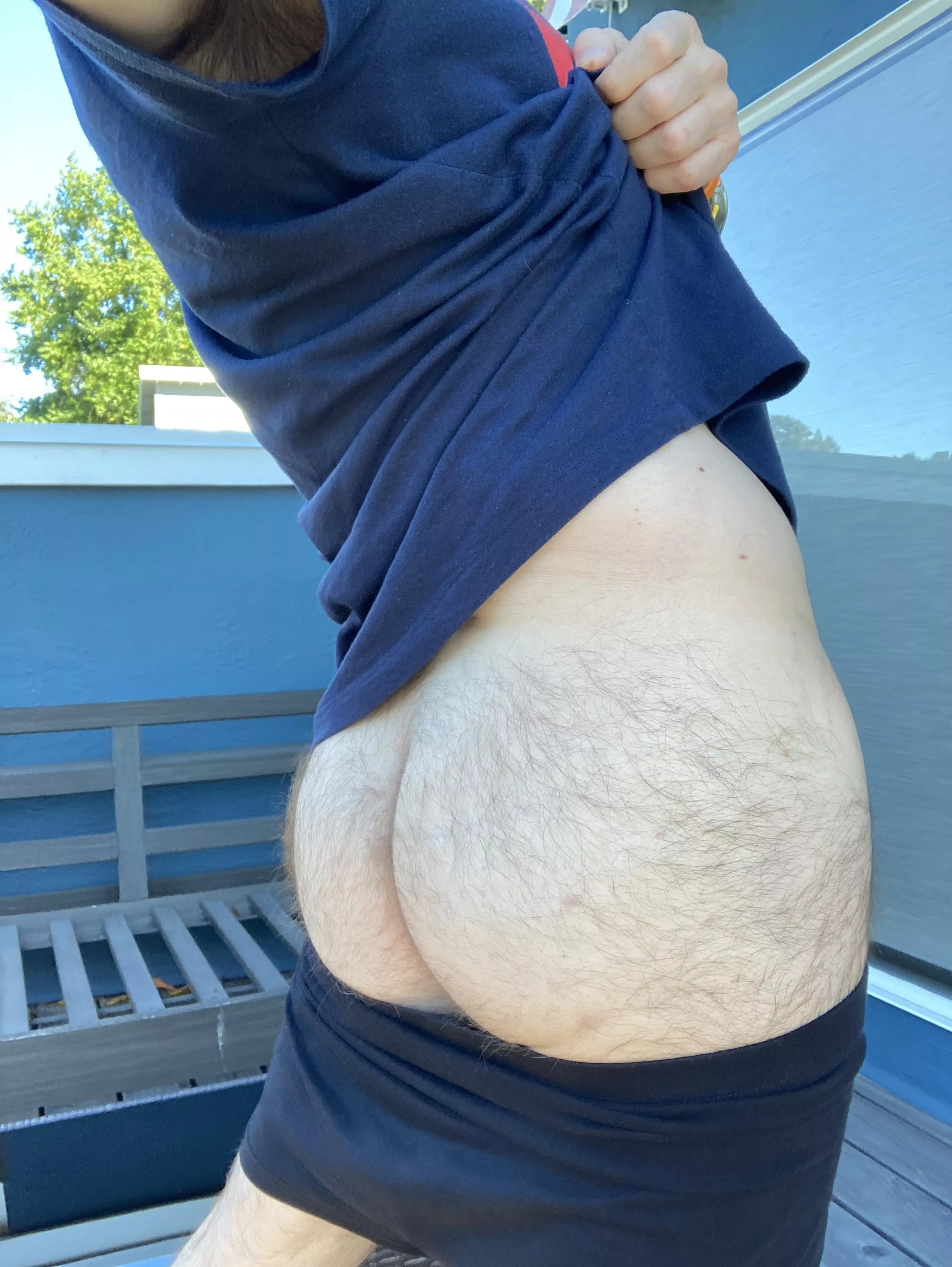 Who’s horny. Visiting Paris here