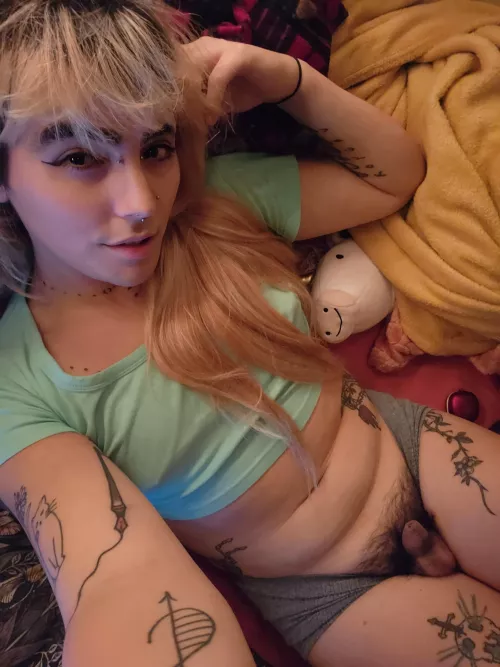 Would you like it if your roommate sent you this pic asking if you want to cuddle and fuck?