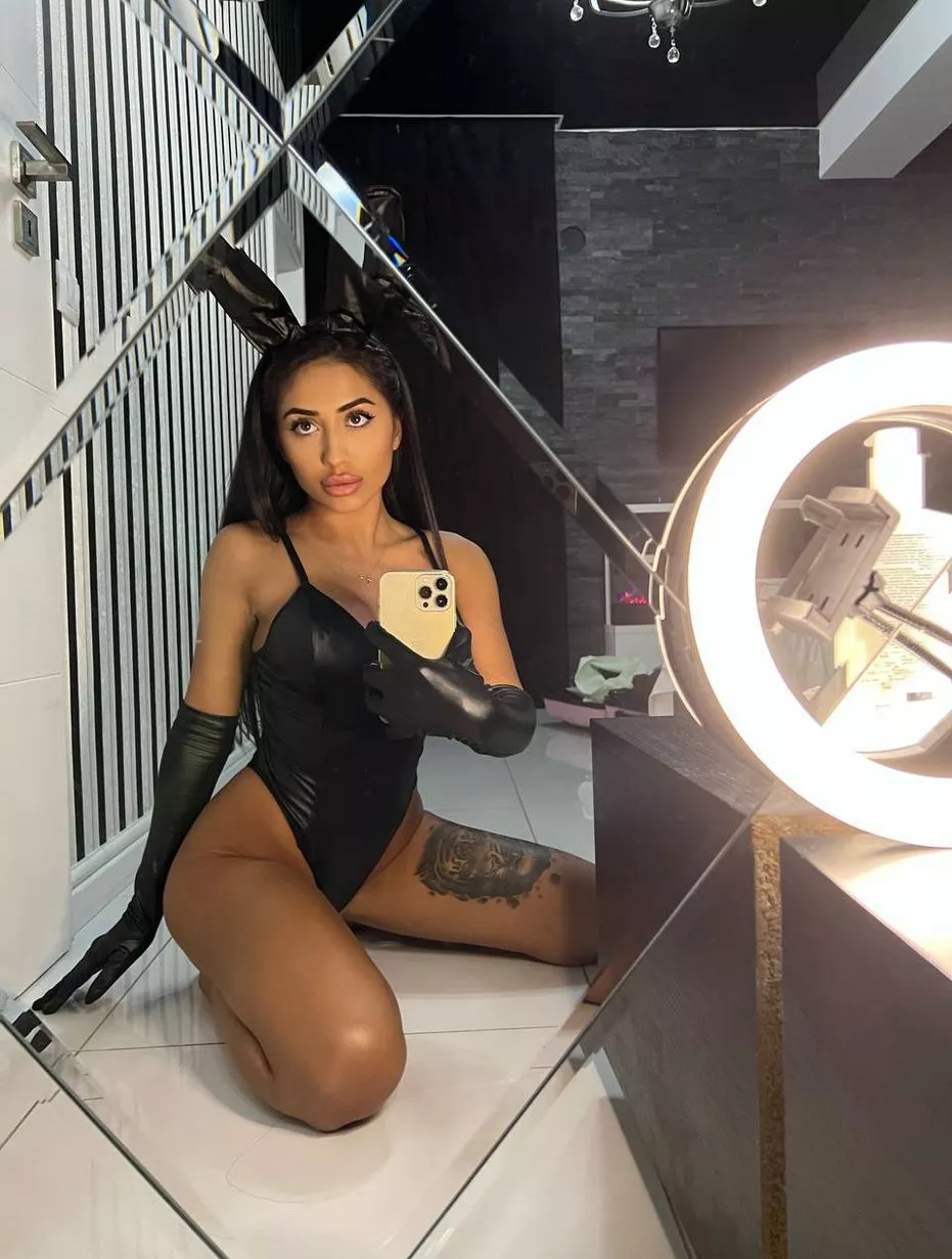 Are you scrolling with your left hand?