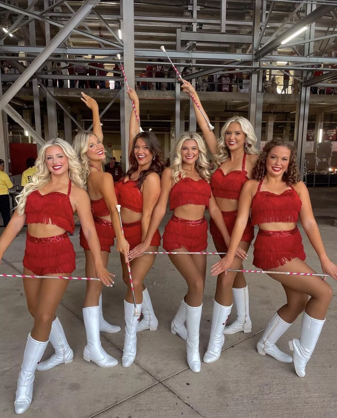 Cheerleader effect [6]