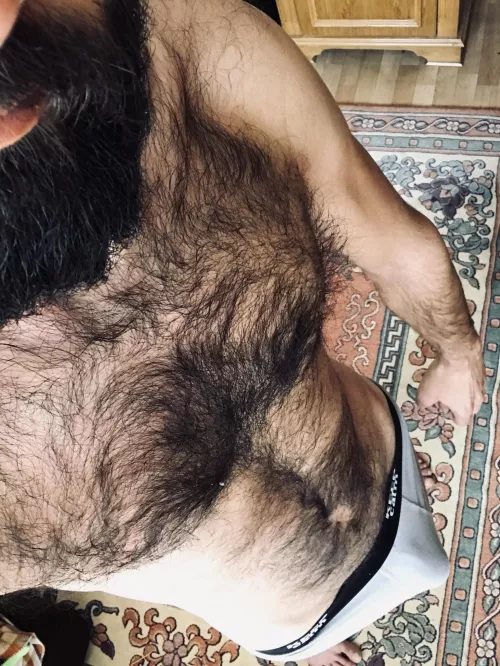 Does anyone prefer hairy men?