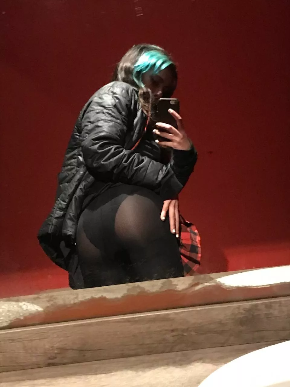 Enjoy this sexy view of my pantyhose <3