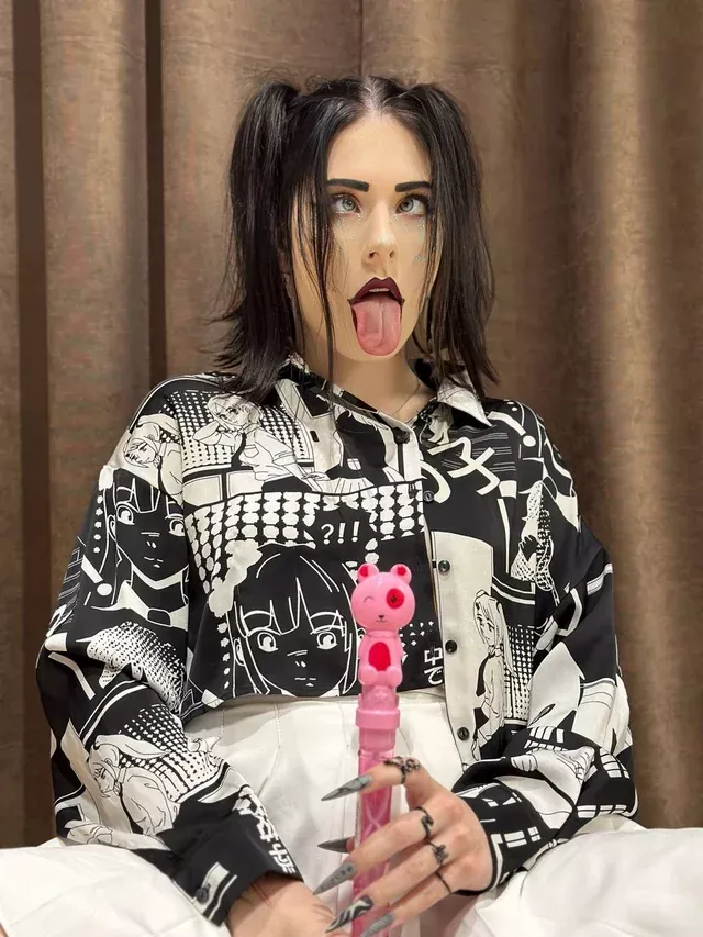 I can watch 2 things forever, like a fire burning. And watching you cum on me