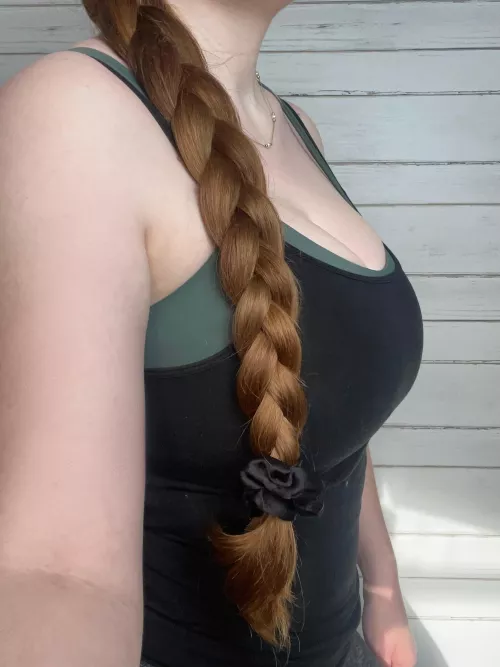 I love how thick my braid looks in this picture pre workout 😍