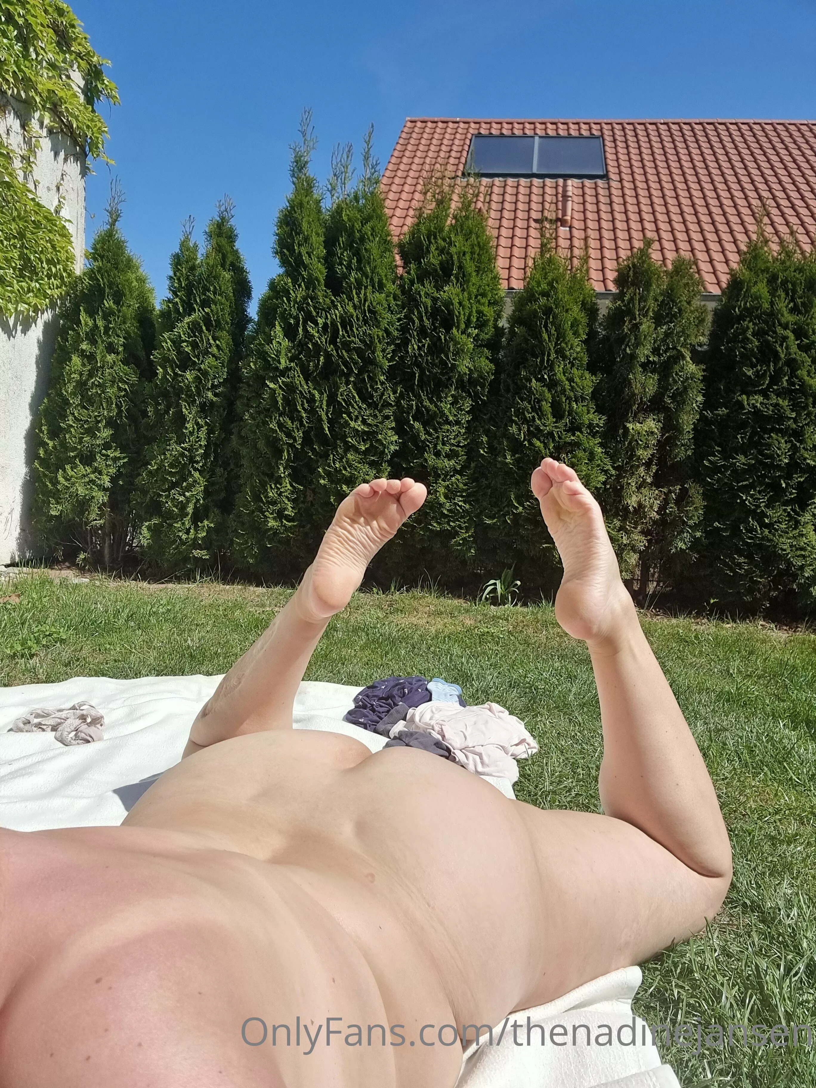 I wish i was her neighbor