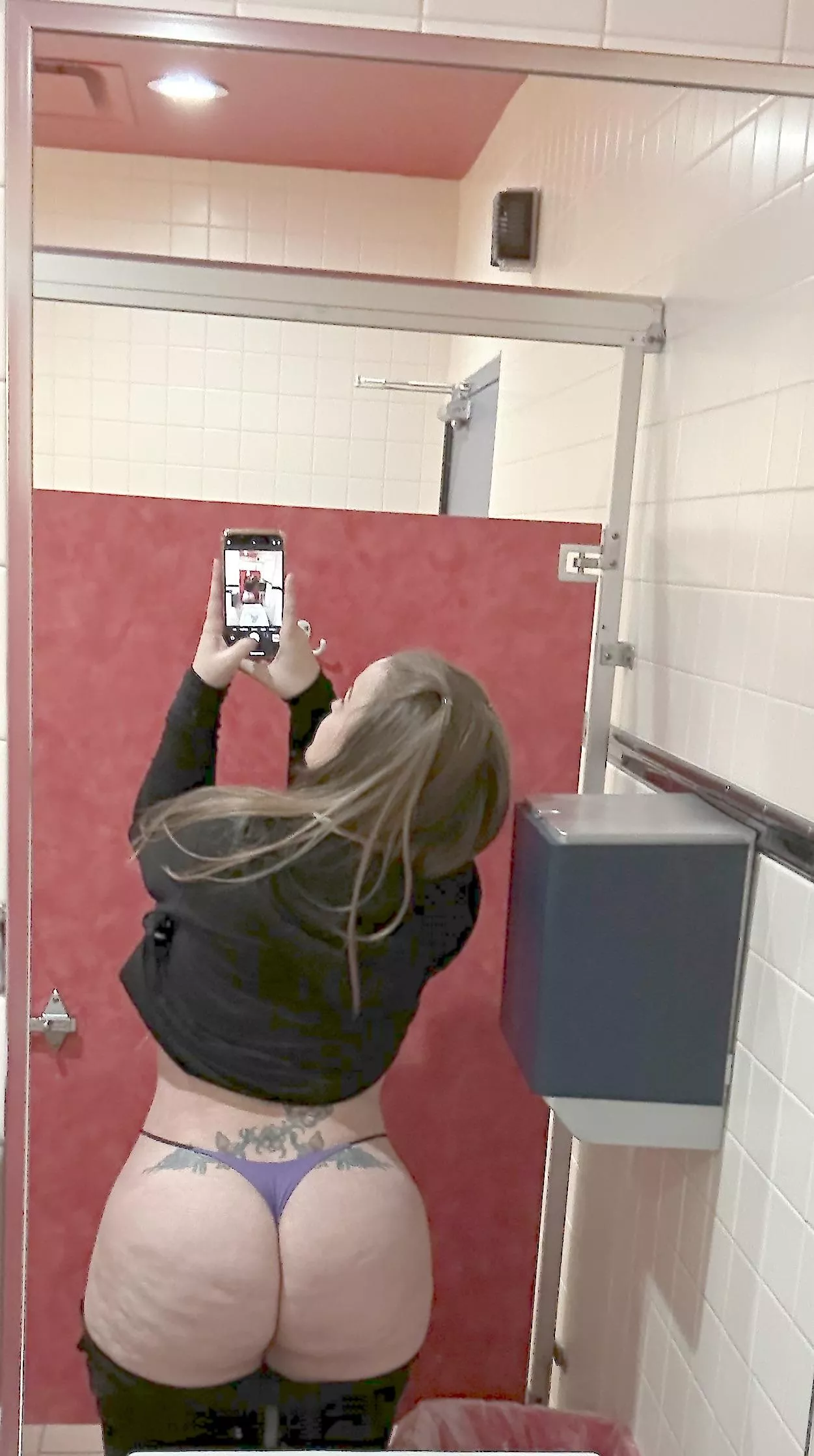 Make it bounce (f) fat ass and a fat pussy