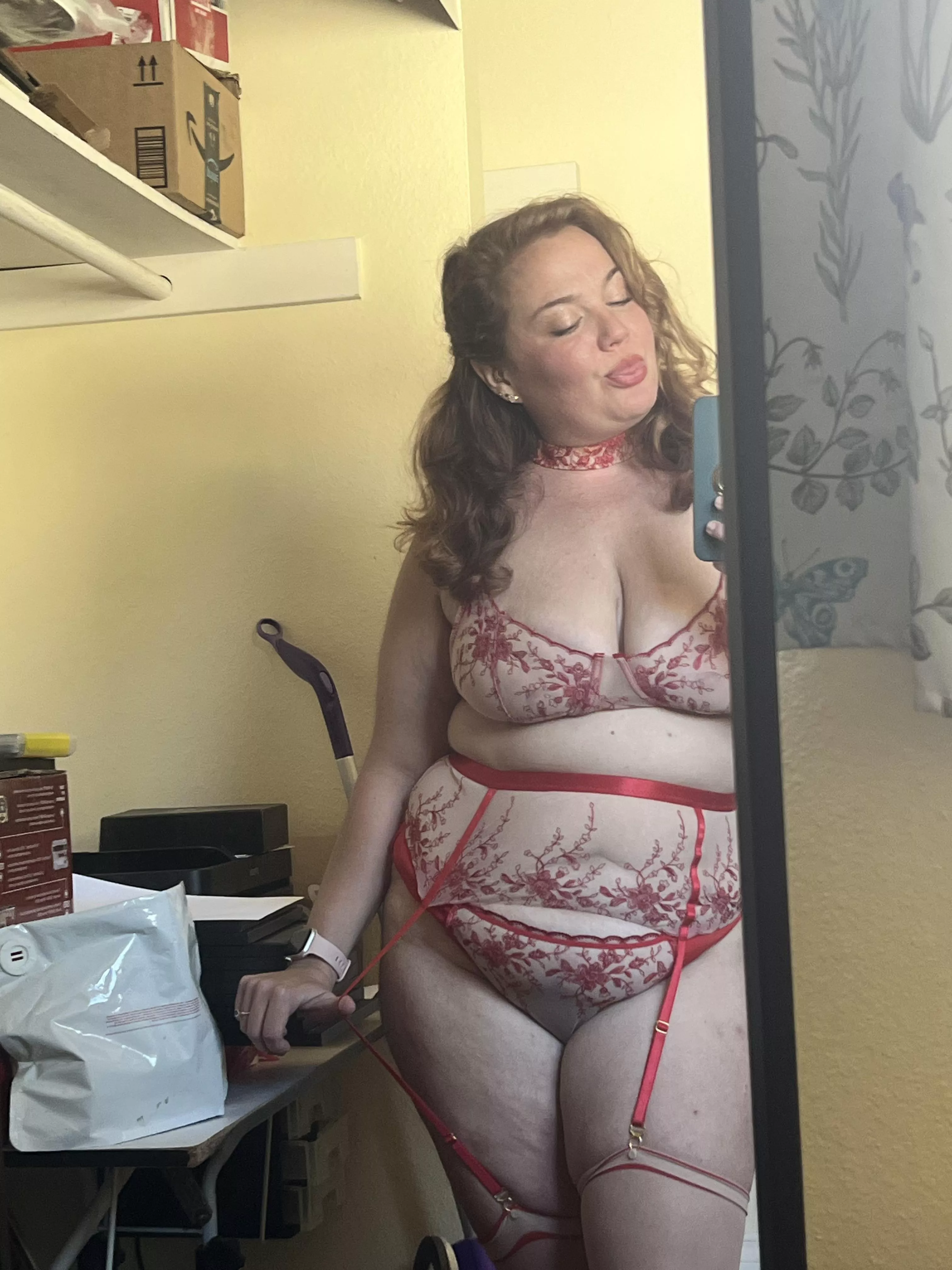 New lingerie set who this? Which part is your favorite 😏