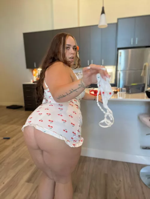 No panties means no problems :)