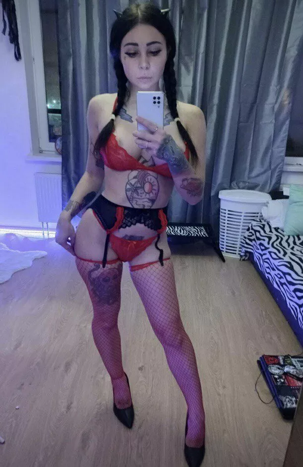 nothing unusual, just a demon in its natural habitat😈