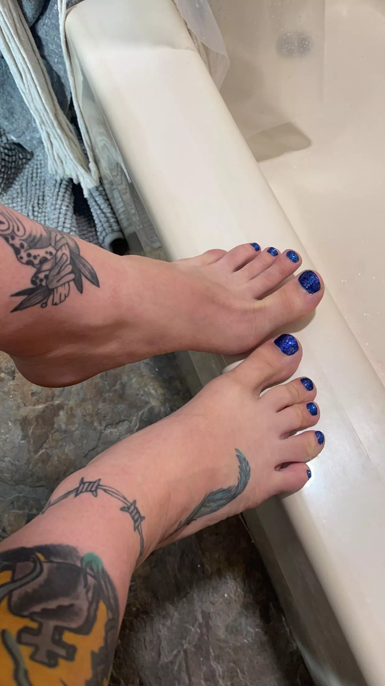 Sexy new blue toe polish😉💙