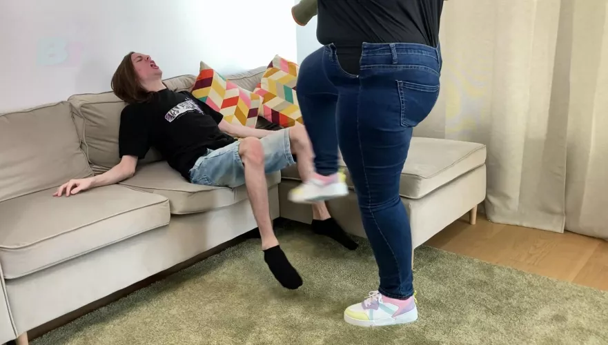 Should we start brutally jumping on his crotch? 🤔🦵🙋♀️💃 - Dave Moon - Jennifer - BrutalBusting (ballbusting)