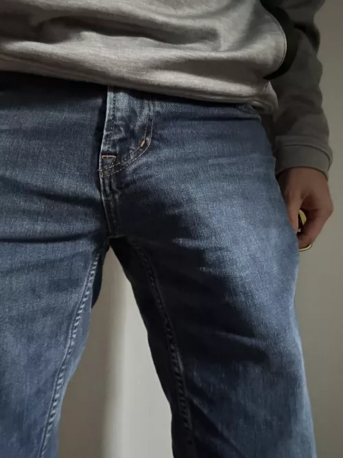 Struggling in these jeans