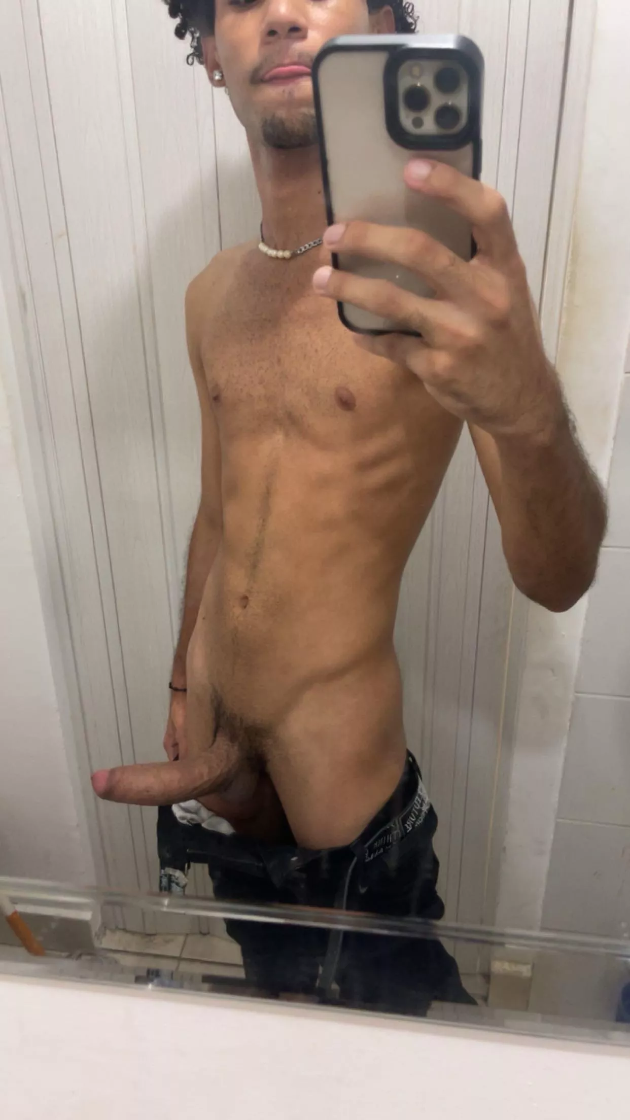Thin body, thick dick!🍆