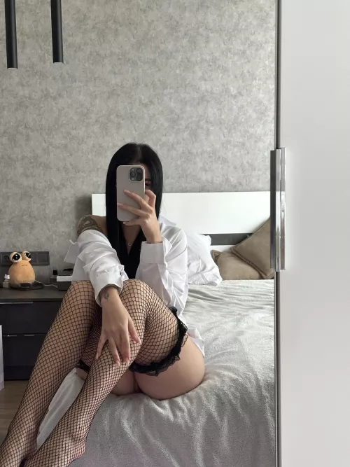 this grade 3 teacher means business when shes wearing fishnets