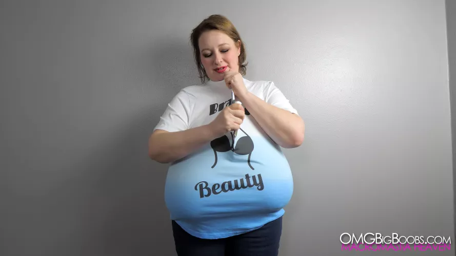 T-shirt can't hide S cups...