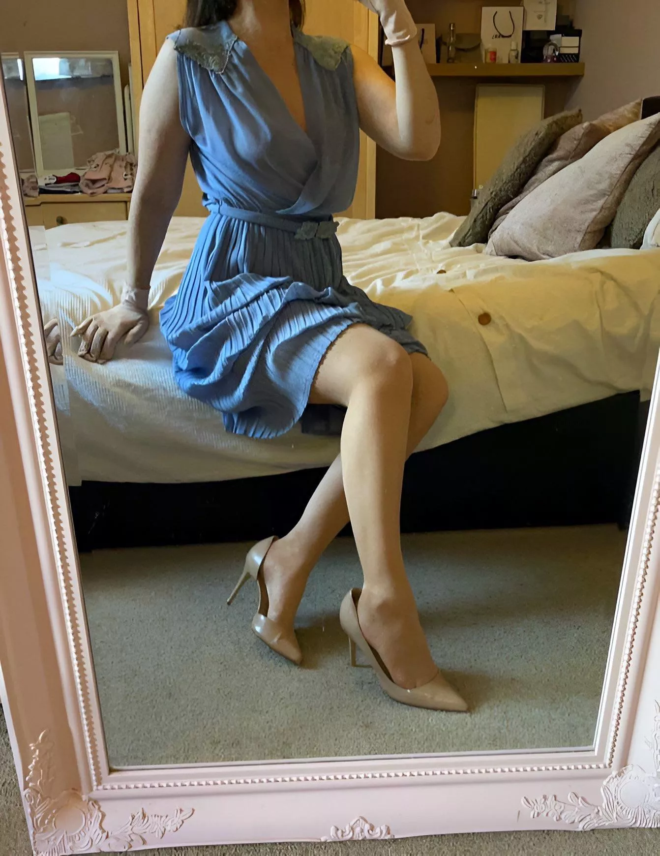 Vintage nude pointed heels