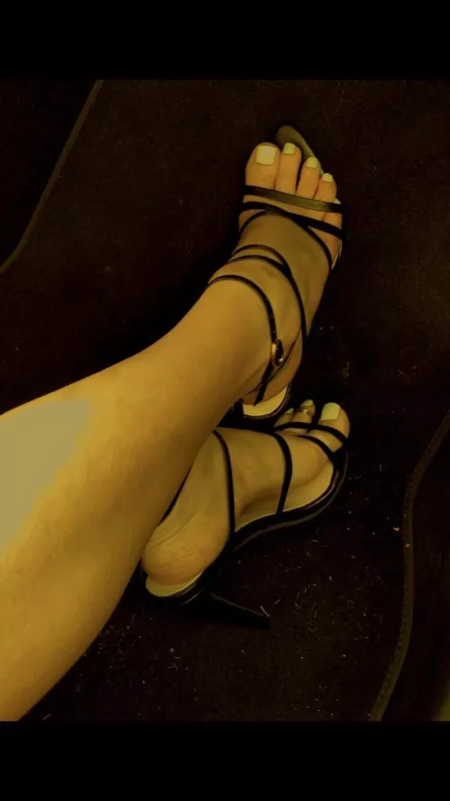 What if I give you a footjob under the dinner table 😏