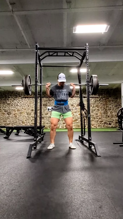 y'all like thick legs? 😈