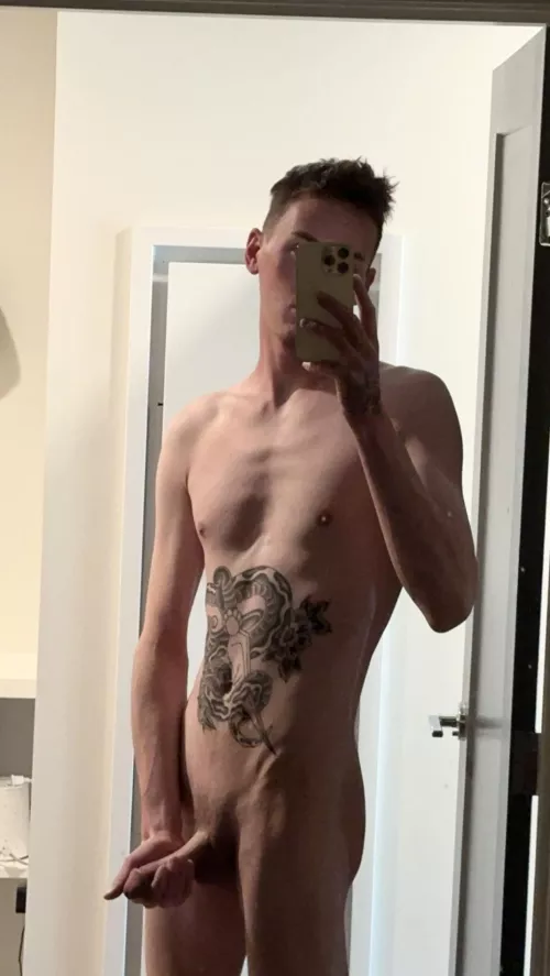 6’3” vers and friendly say hi :)