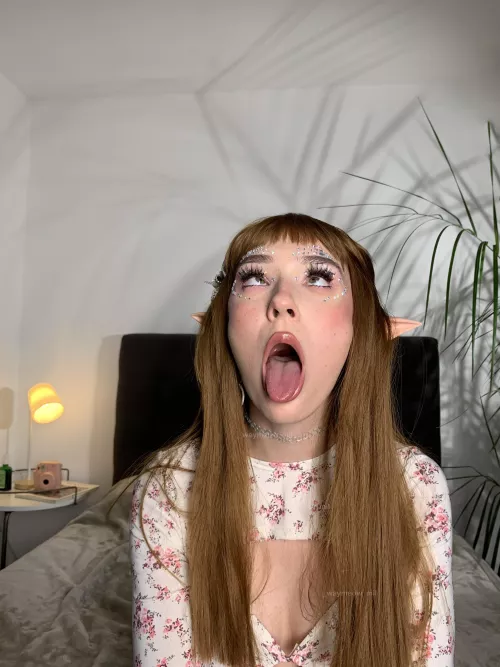 ahegao from a light elf!