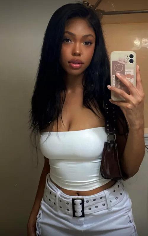 because belly buttons deserve some love too <33