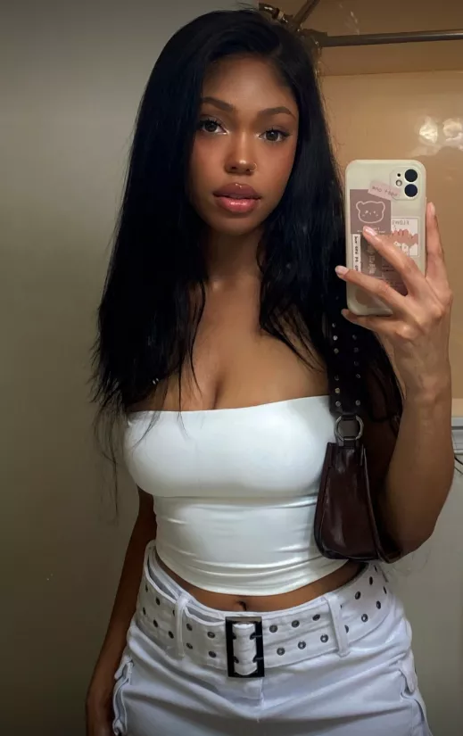 because belly buttons deserve some love too <33