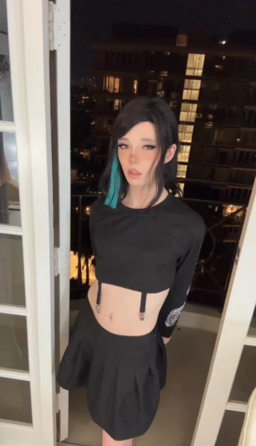 Comment your age if you’d knock the attitude off my face.. 😈 otherwise ur getting spat on sissy! 🤭❤️