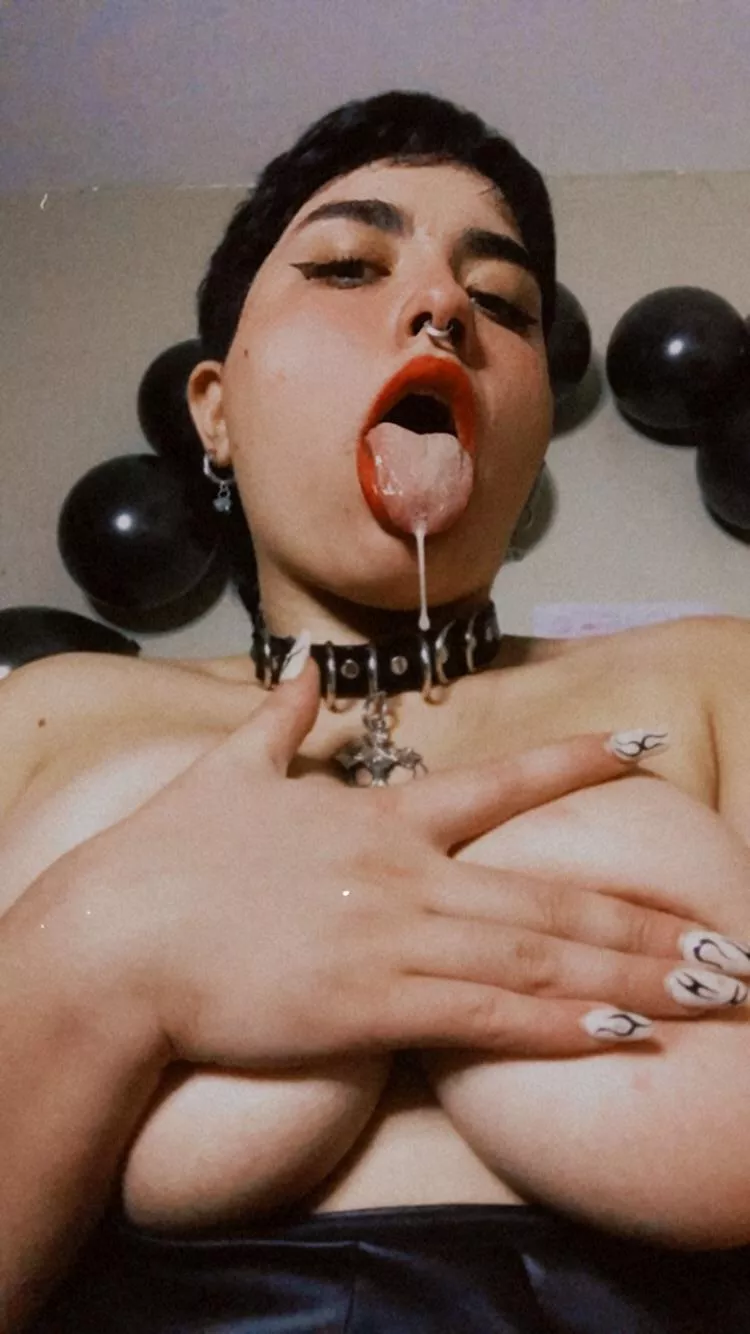 Do you like my nails babe?