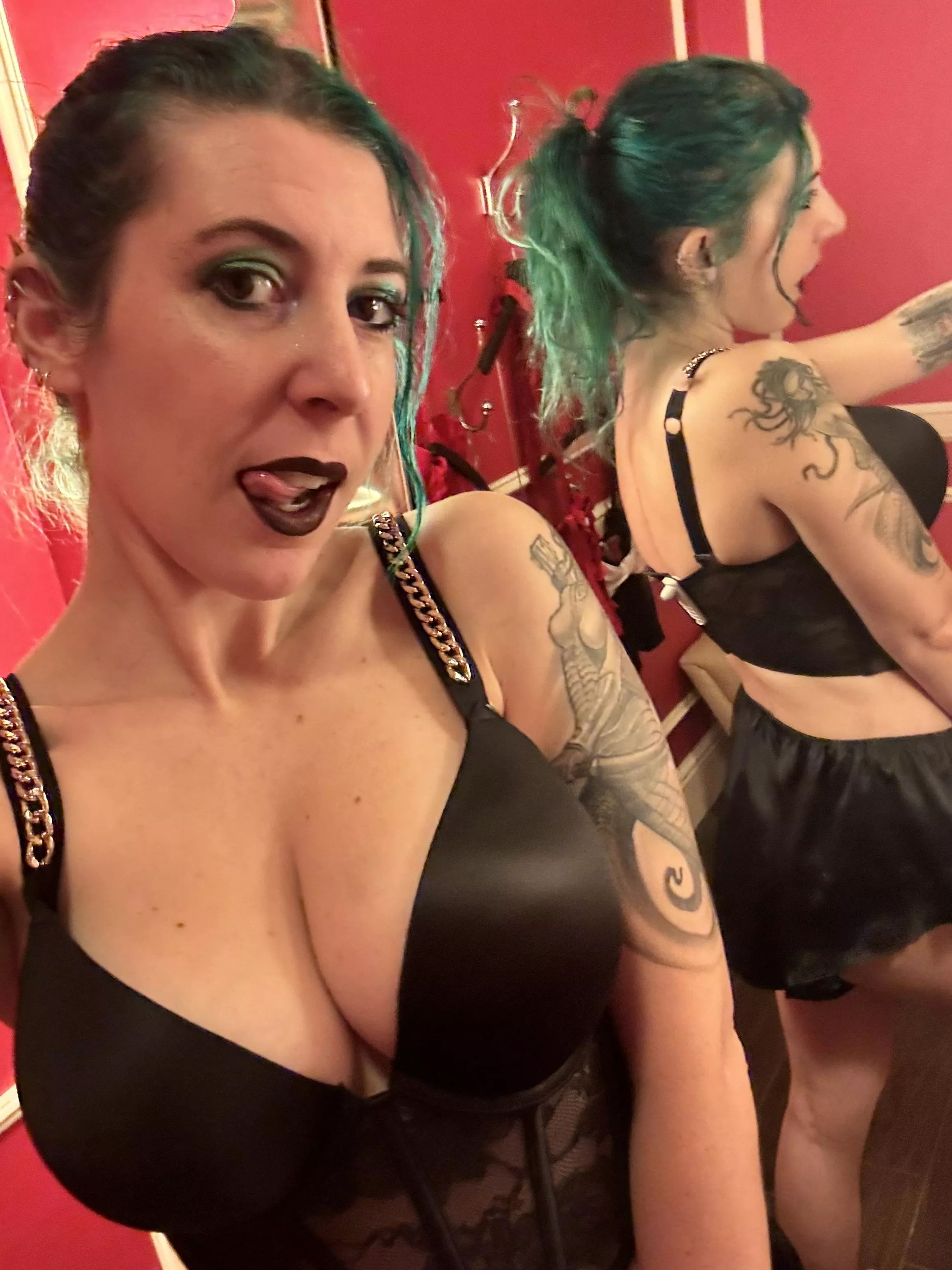 Hottie in the fitting room