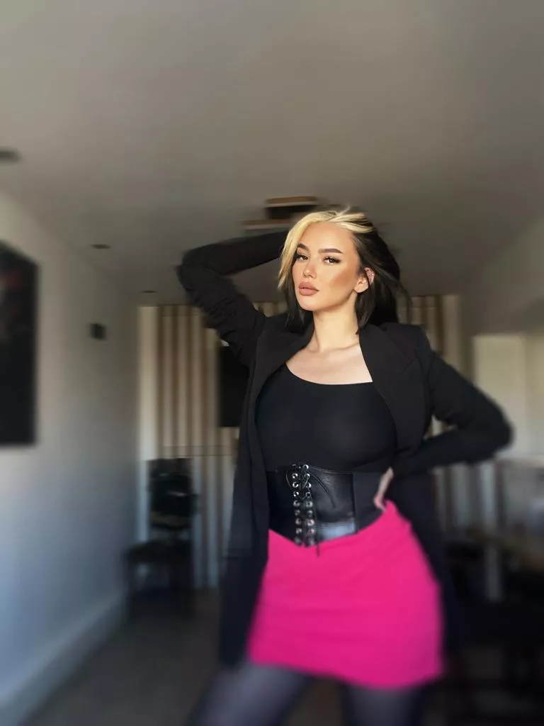 I'm not perfect, but i am💯 natural! https://chaturbate.com/idda_rose/