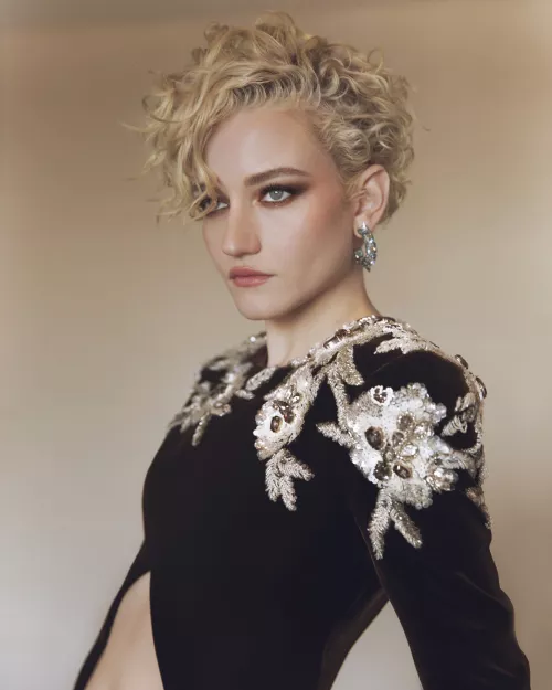 Julia Garner