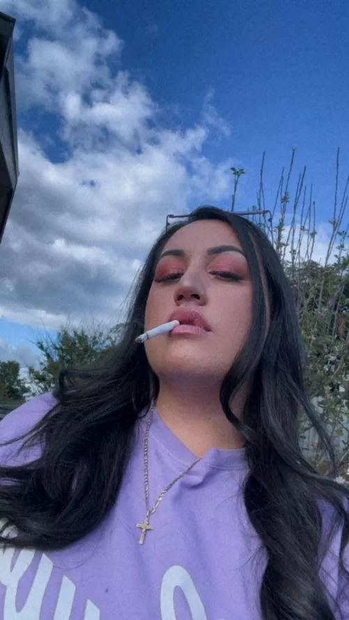 Just a little dangle for ya 🚬