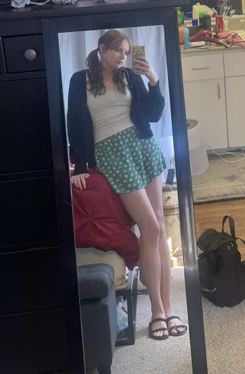 love wearing short skirts 😋