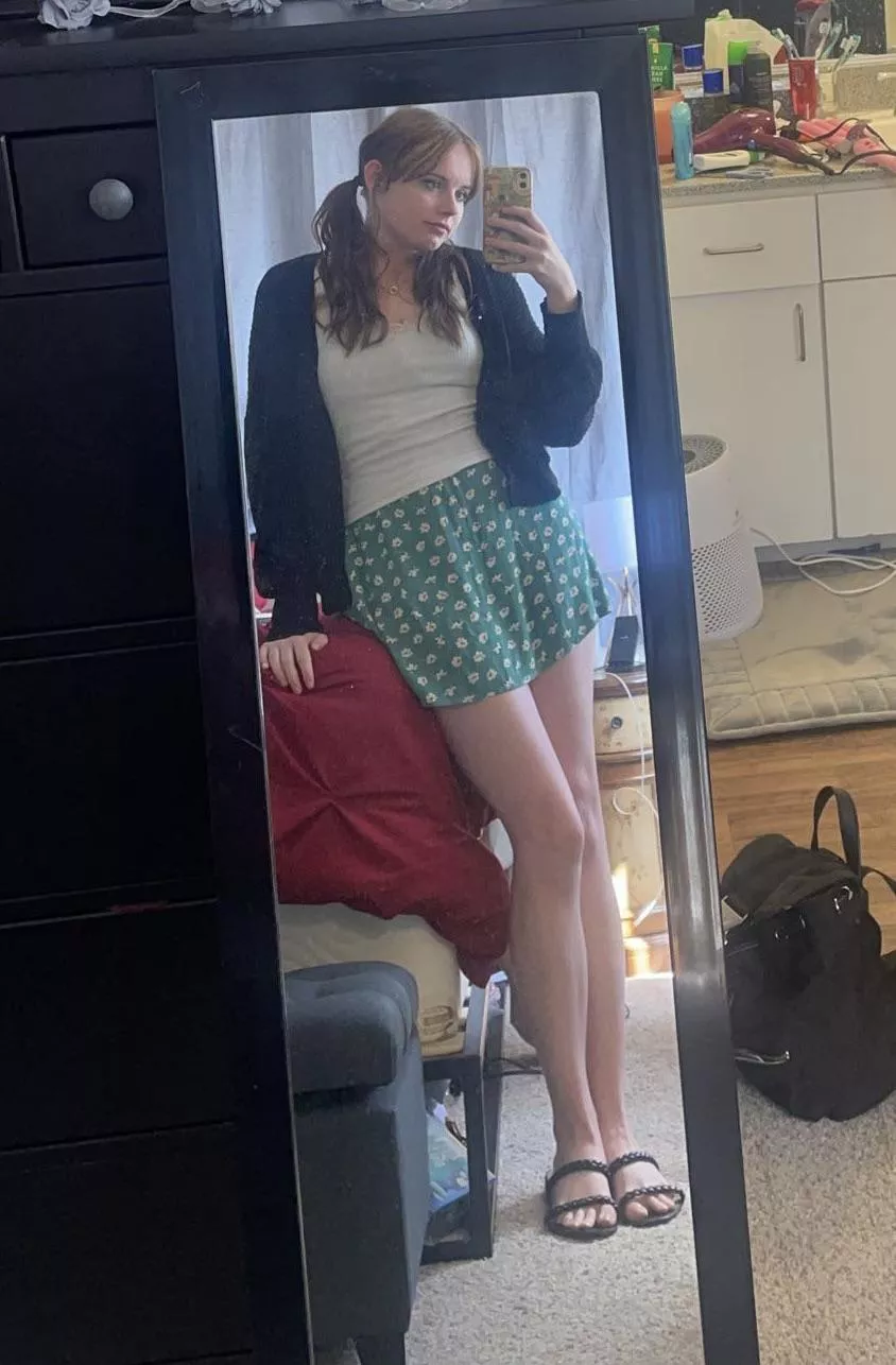 love wearing short skirts 😋