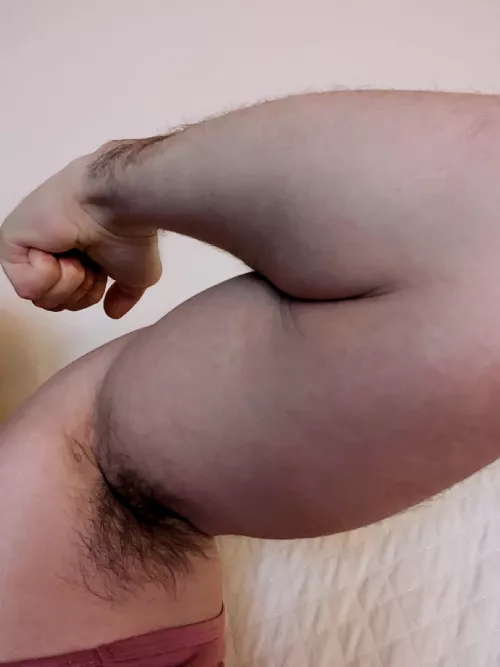 My post-workout pits.Sinff or pass ?😈