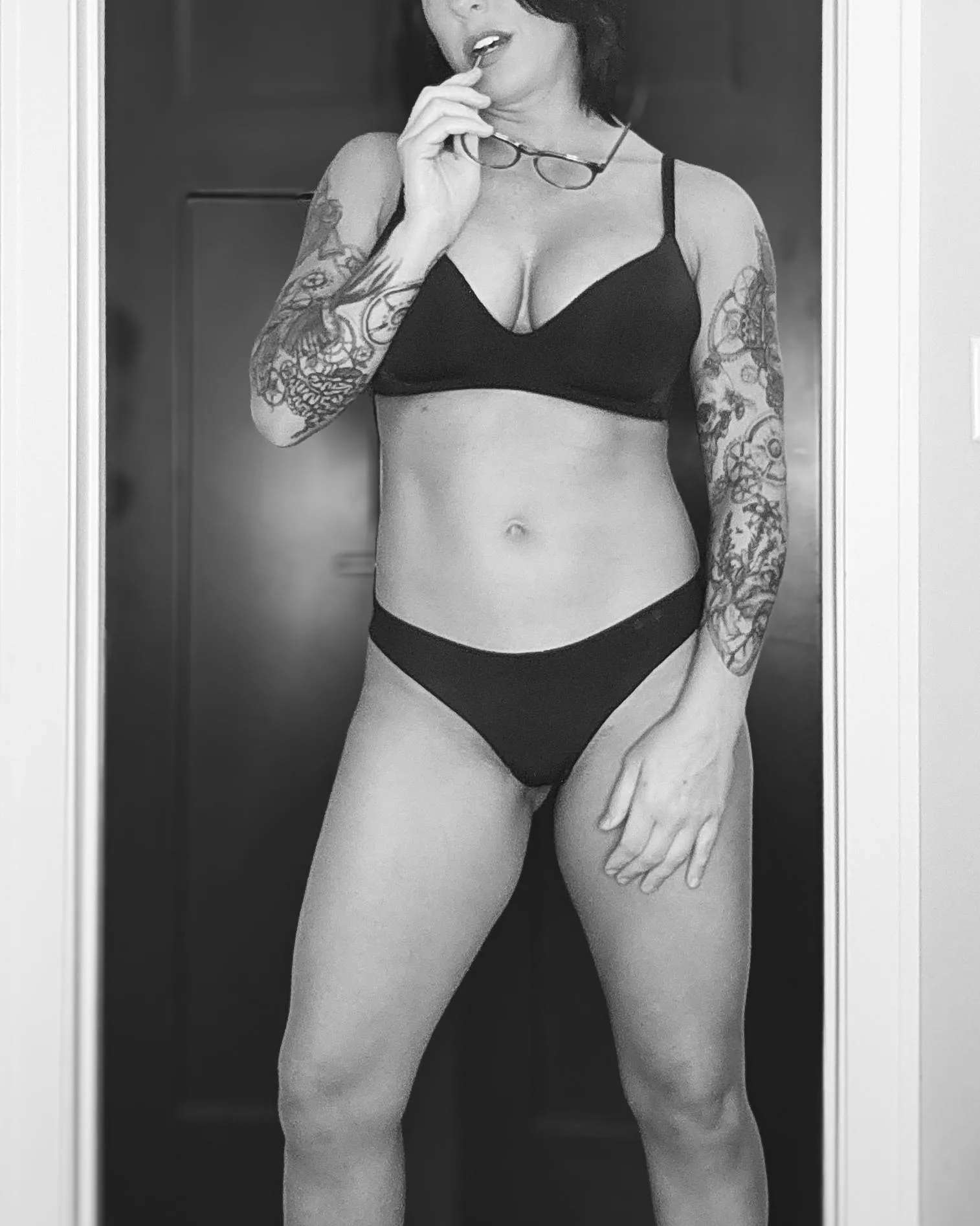 Nerdy, tattooed MILF