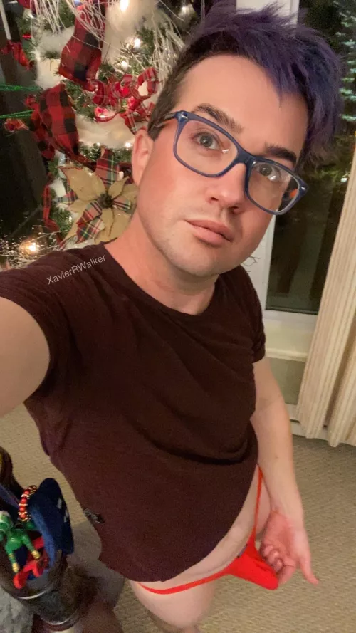 (NSFW) would you like to find me under your Christmas tree 🎄